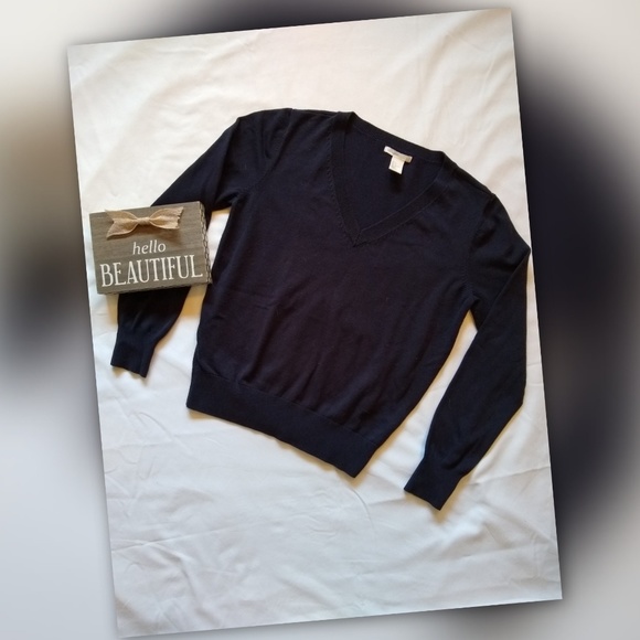 🔴SOLD🔴H&M V-Neck Long Sleeve 🐇 - Picture 2 of 4